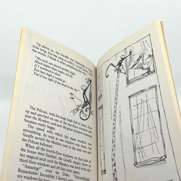 The Giraffe and the Pelly and Me, Paperback by Dahl, Roald / ISBN 9780142413845 - Picture 7 of 7